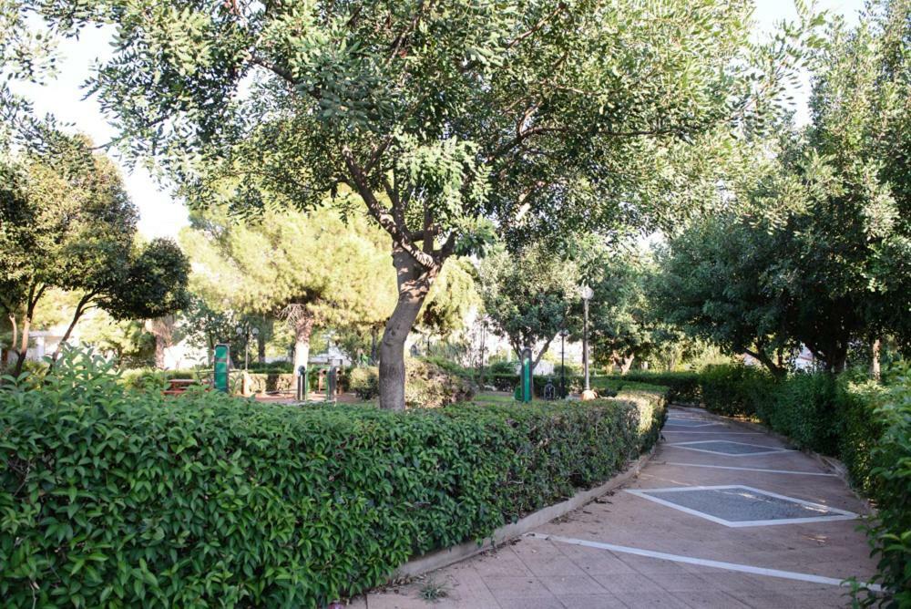 Beautiful House In Alimos Near To The Beach And Metro Athen Eksteriør bilde
